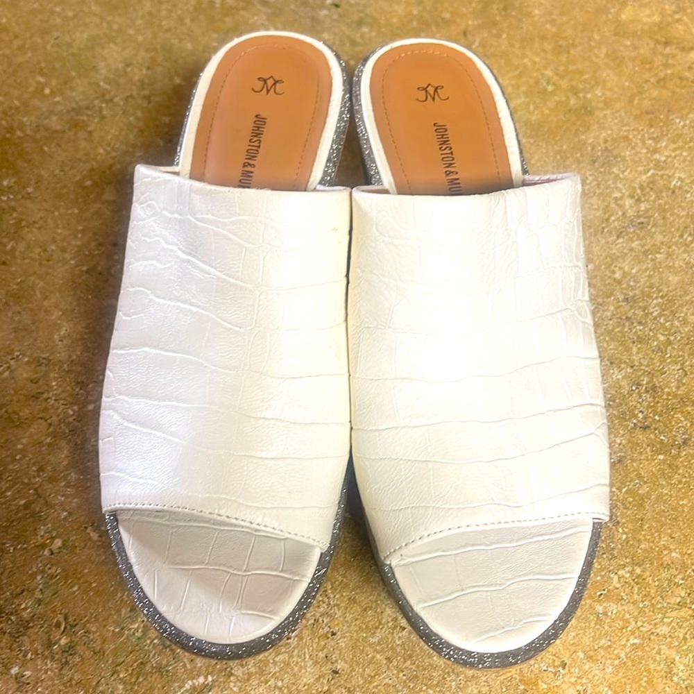 Wore a few times. Nice Johnson Murphy women’s platforms.